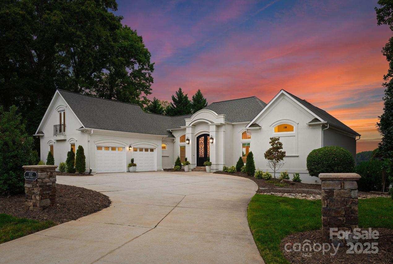 102 Stone Point Ct., Mooresville, NC 28117