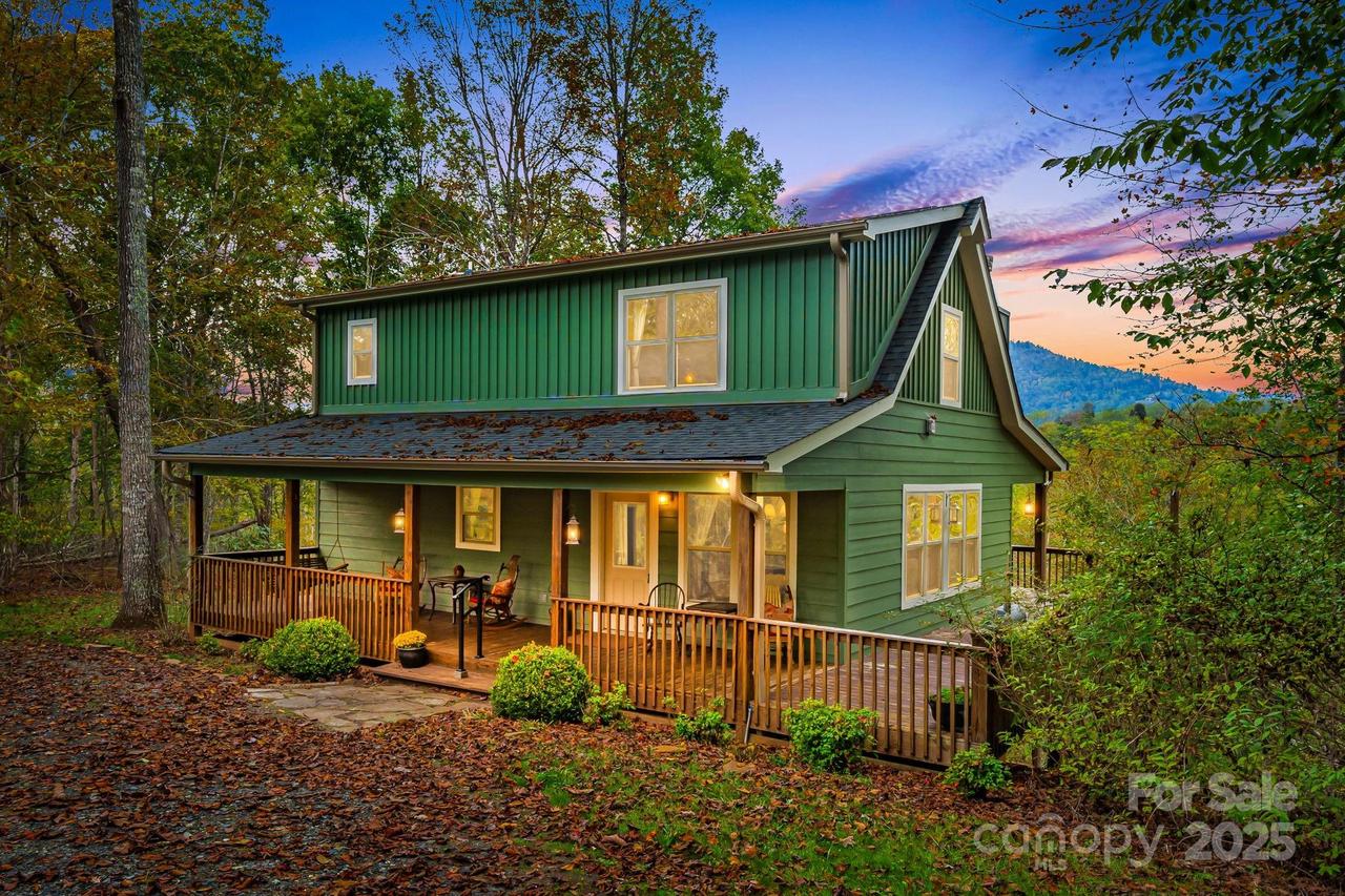 510 Crestline Dr., Green Mountain, NC 28740