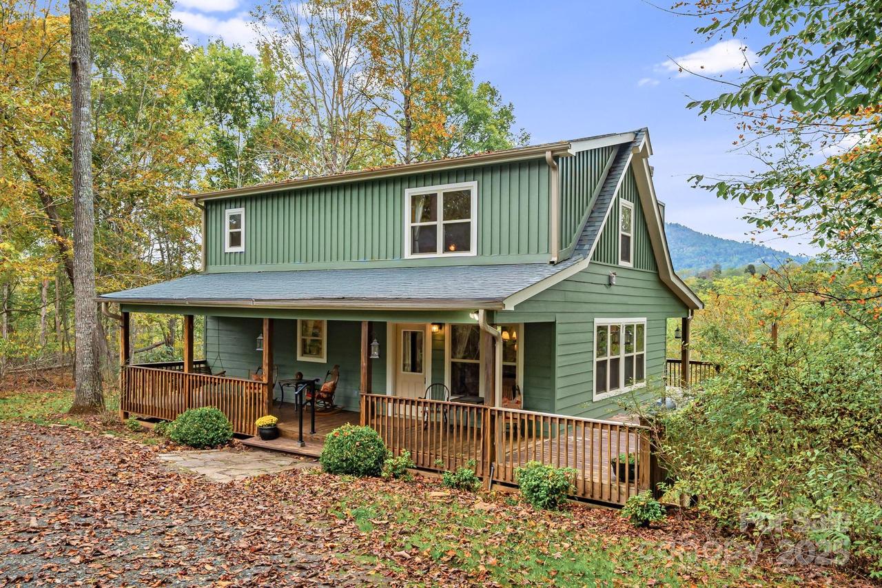 510 Crestline Dr., Green Mountain, NC 28740