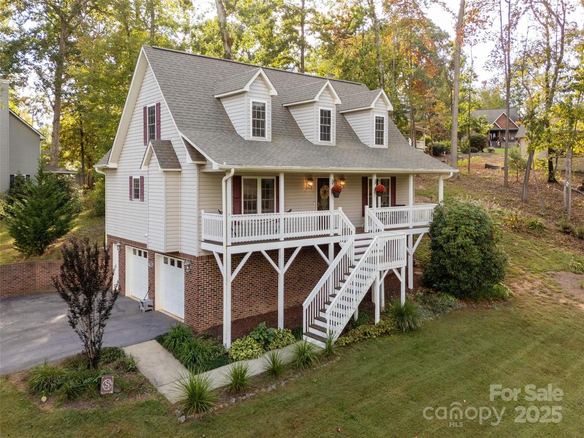 25 Brierfield Dr., Candler, NC 28715