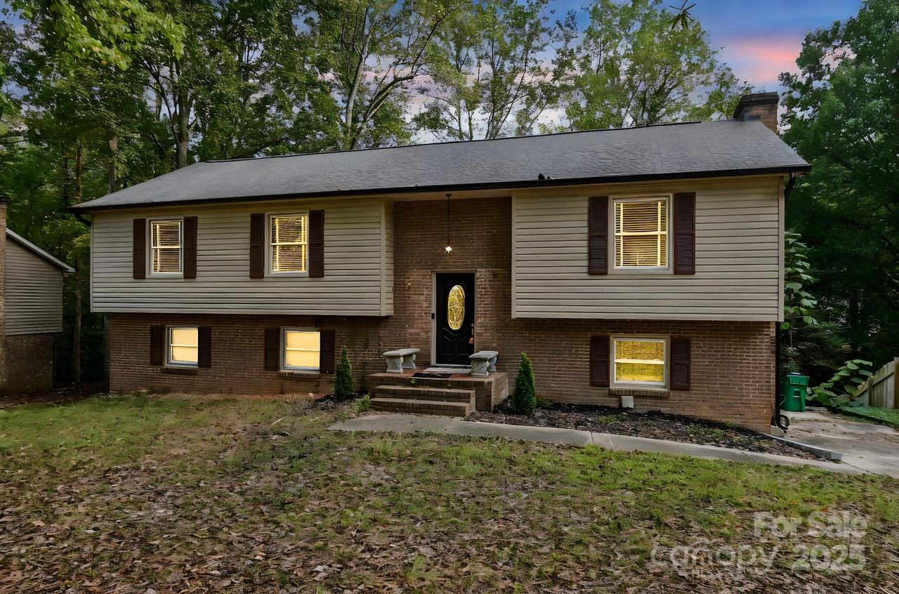 7414 Castlebar Rd., Charlotte, NC 28270