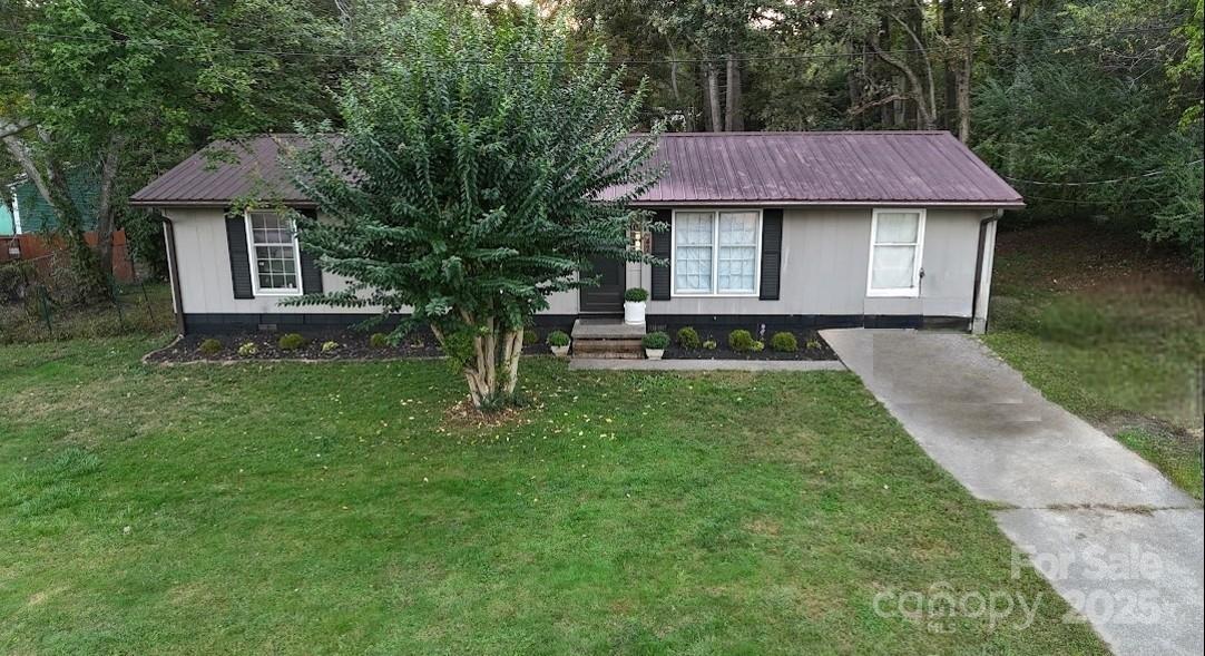 47 Springside Dr., Hendersonville, NC 28792