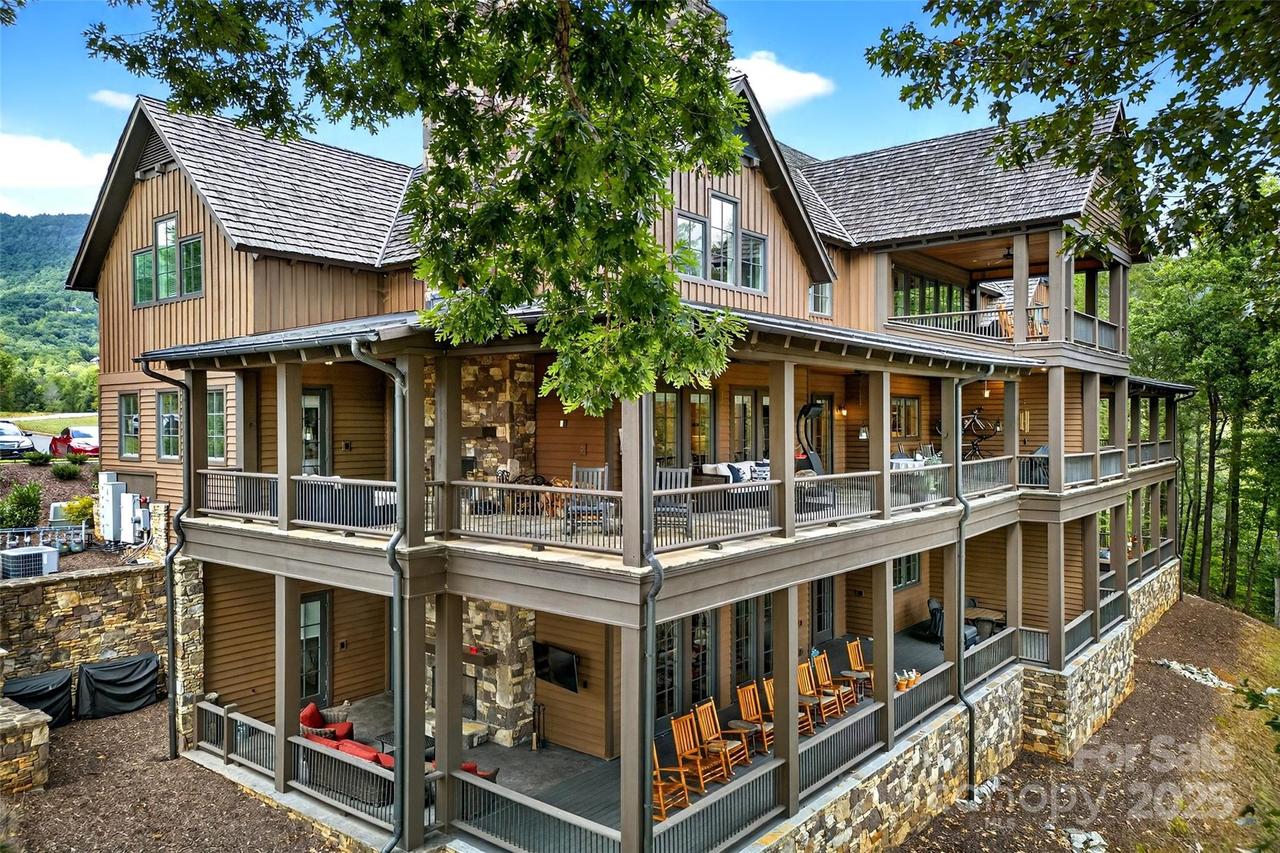 275 Clubhouse Ln. #C202, Mill Spring, NC 28756