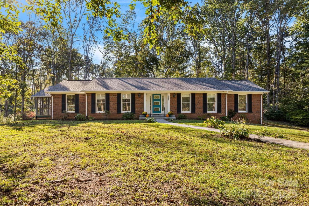 226 Wildflower Rd., Asheville, NC 28804
