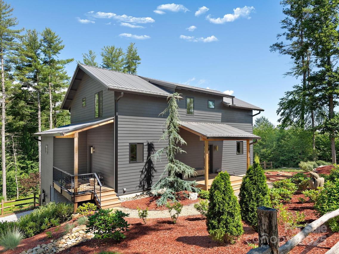 434 Creek Side Dr., Mills River, NC 28759