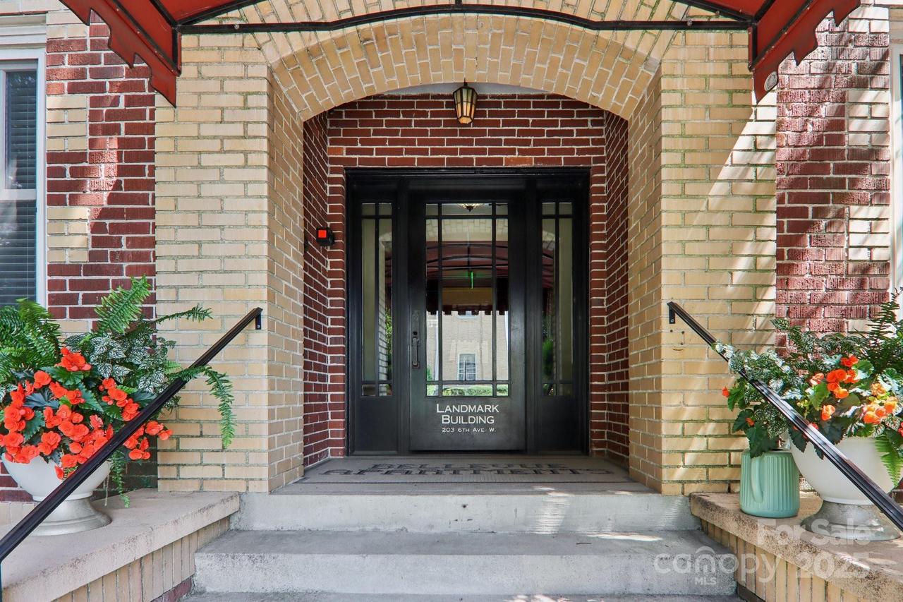 203 6th Ave. #3AB, Hendersonville, NC 28739