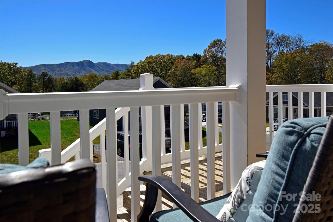 1102 Blueview Dr., Black Mountain, NC 28711