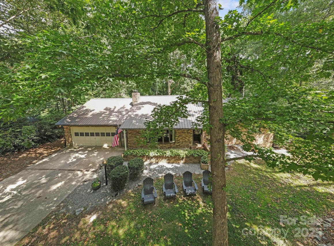 109 Mountain Pl., Hendersonville, NC 28791