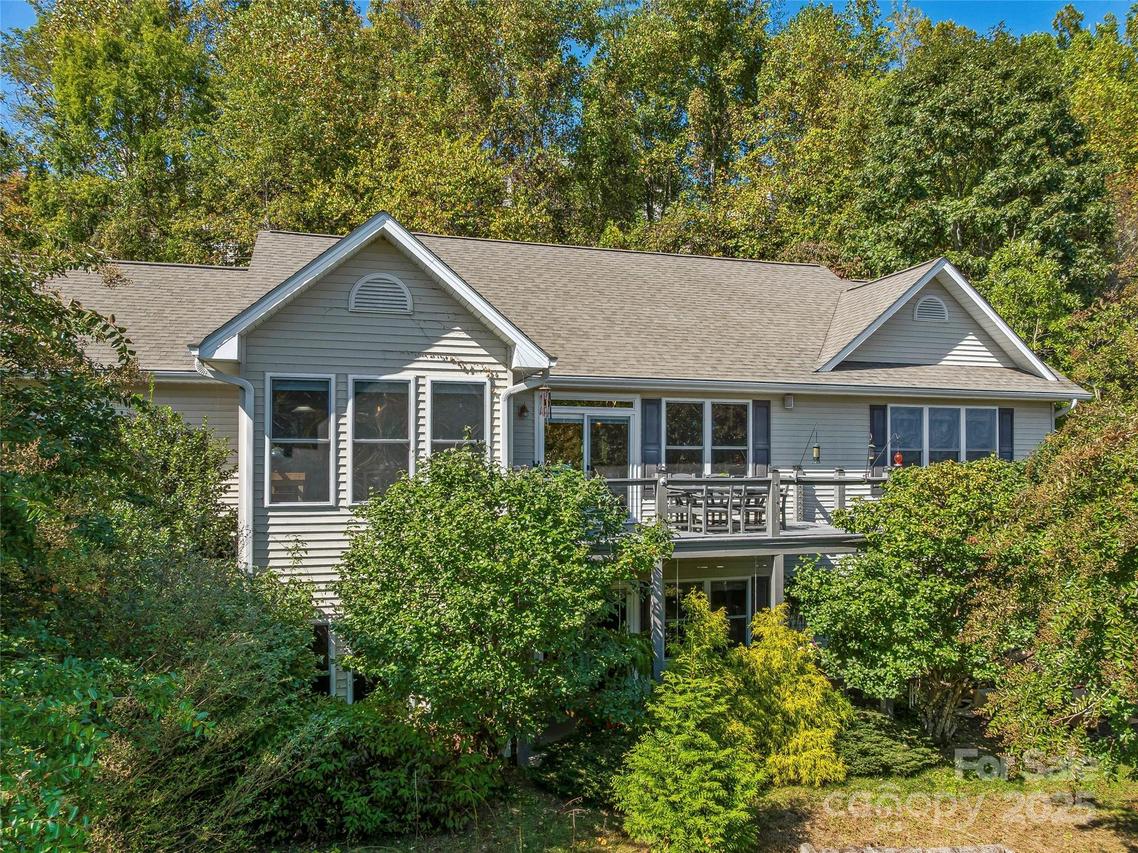 222 Bay Laurel Ln., Hendersonville, NC 28791