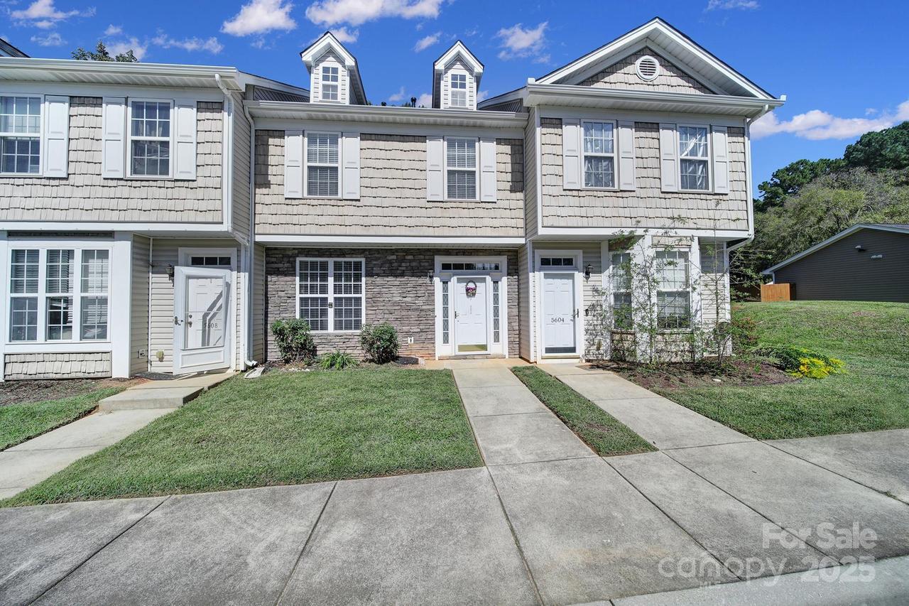 5606 Katherine Ct., Dallas, NC 28034