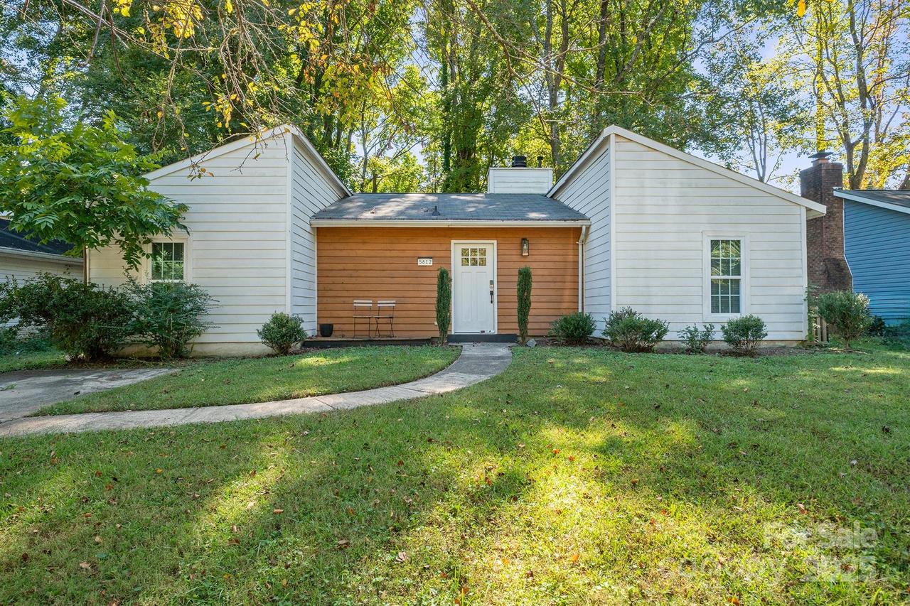5812 Rock Hollow Dr., Charlotte, NC 28212