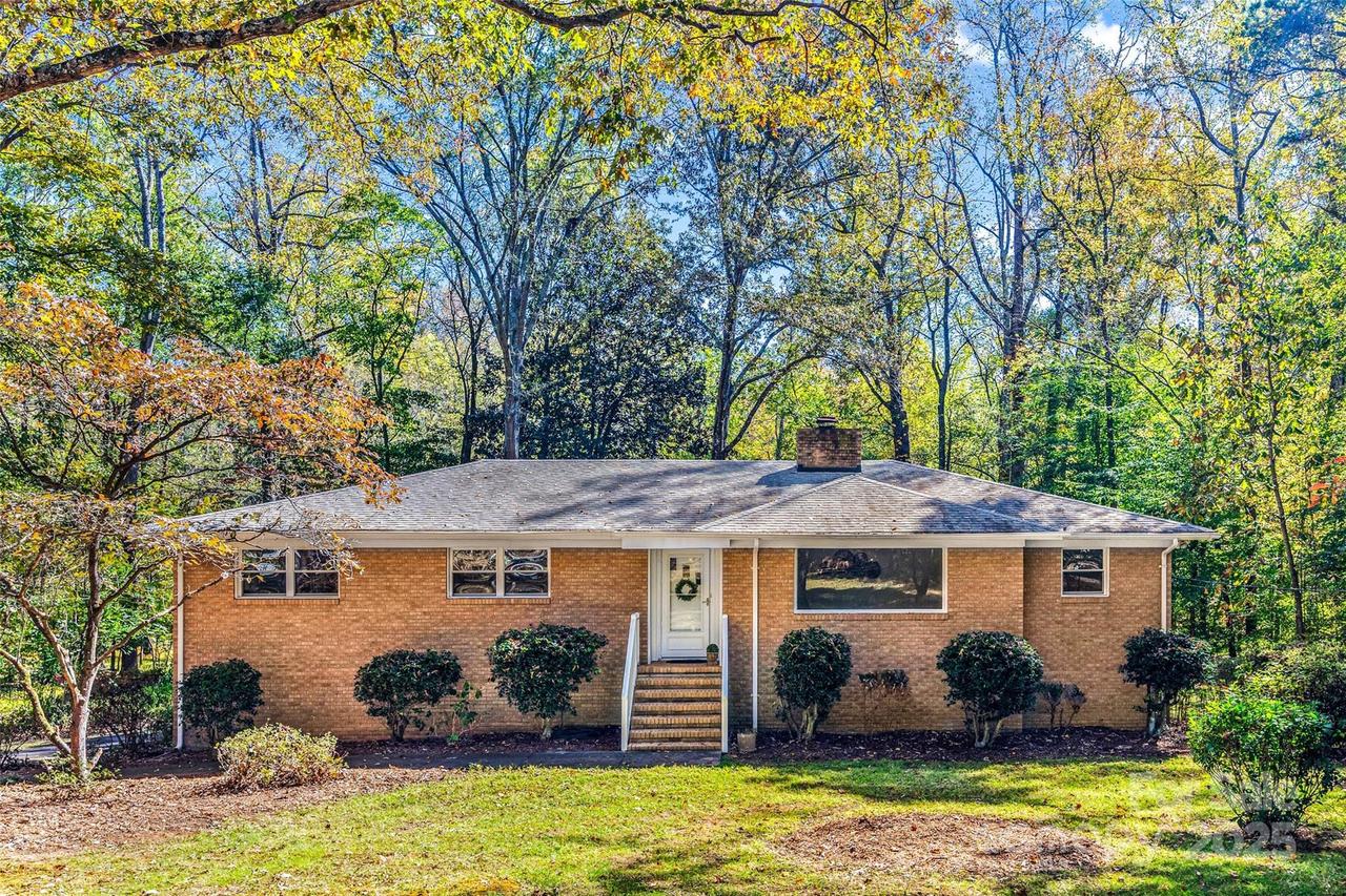 8620 Pine Cir., Charlotte, NC 28215