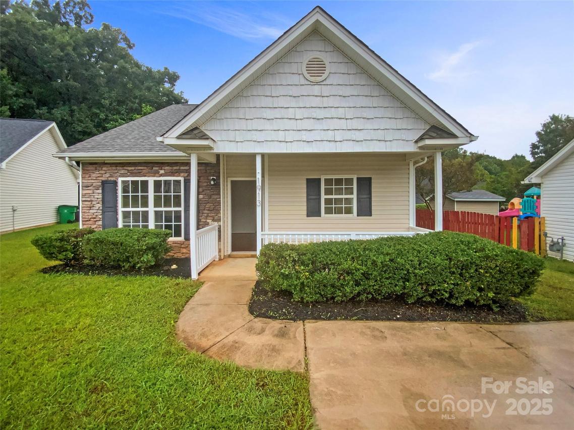 1913 Nigel Ct., Charlotte, NC 28213