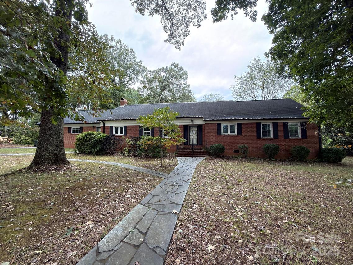 108 Pinehurst Ln., Newton, NC 28658