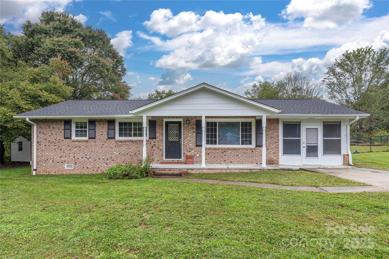 205 Jeff St., Hendersonville, NC 28739