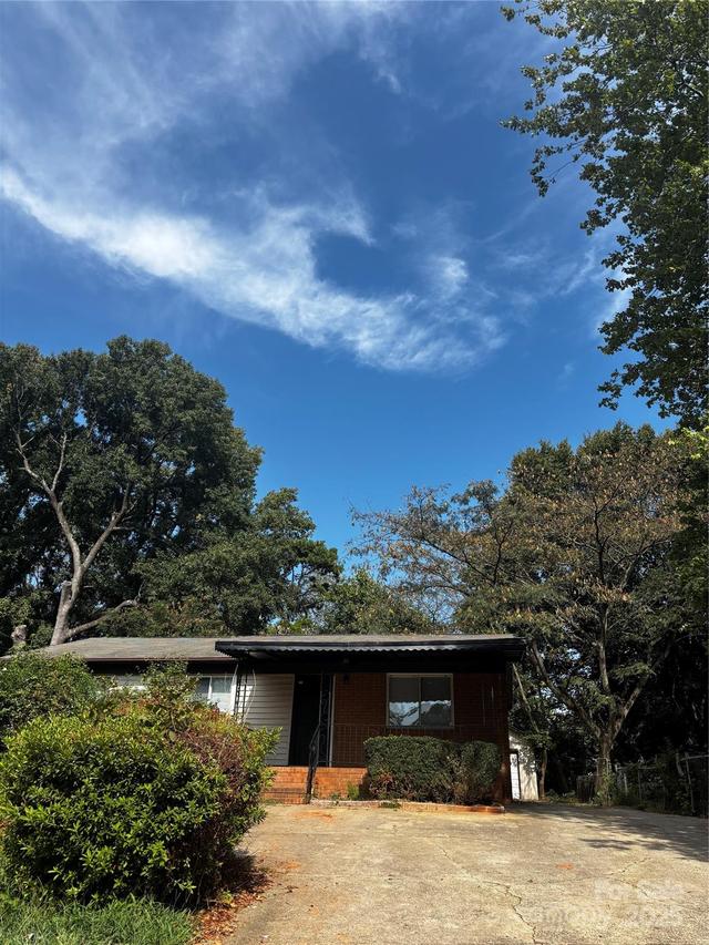 1020 Lewiston Ave., Charlotte, NC 28208