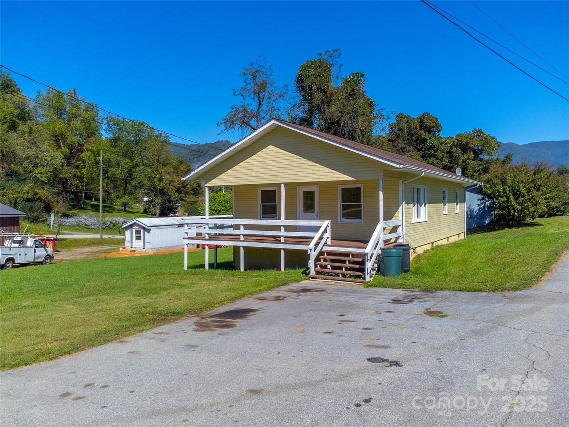 19 Love Ave., Sylva, NC 28779