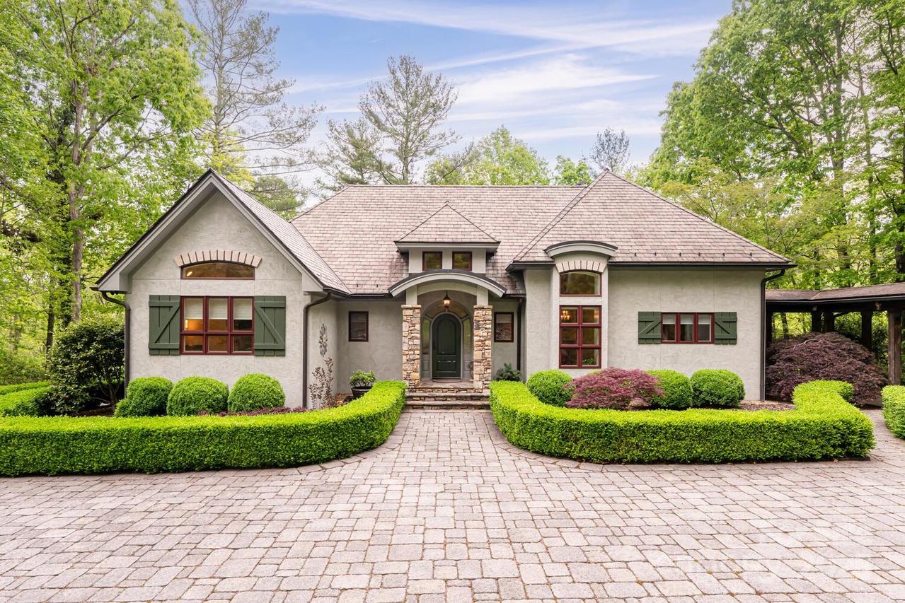 27 Connelly Rd., Arden, NC 28704
