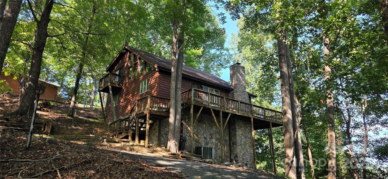 424 Horse Shoe Ridge Rd., Deep Gap, NC 28618