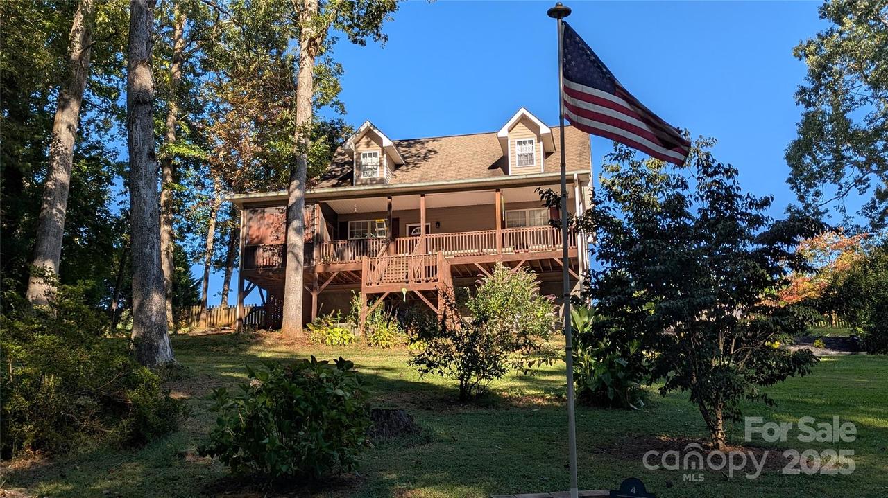 4 Carter Hill Dr., Leicester, NC 28748