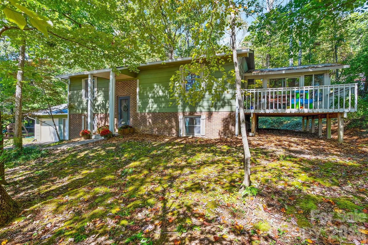 21 Fox Run Dr., Hendersonville, NC 28792