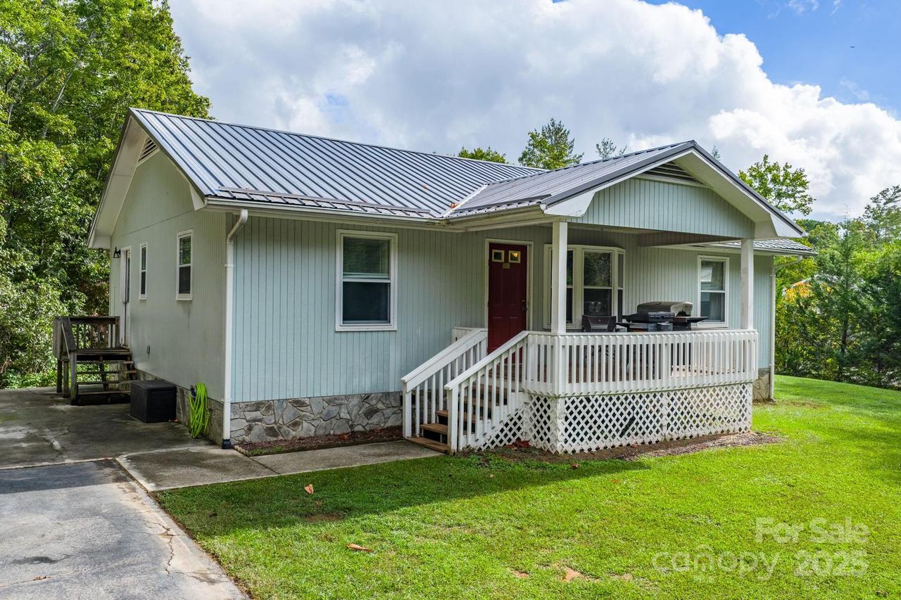 212 Mountain Ivy Dr., Marion, NC 28752