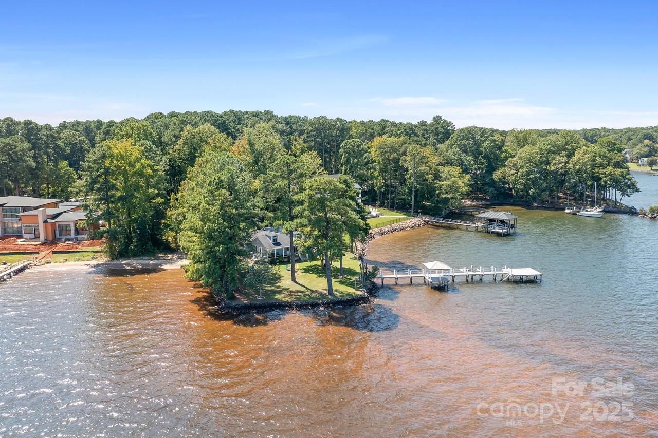 8293 Luckey Point Rd., Denver, NC 28037