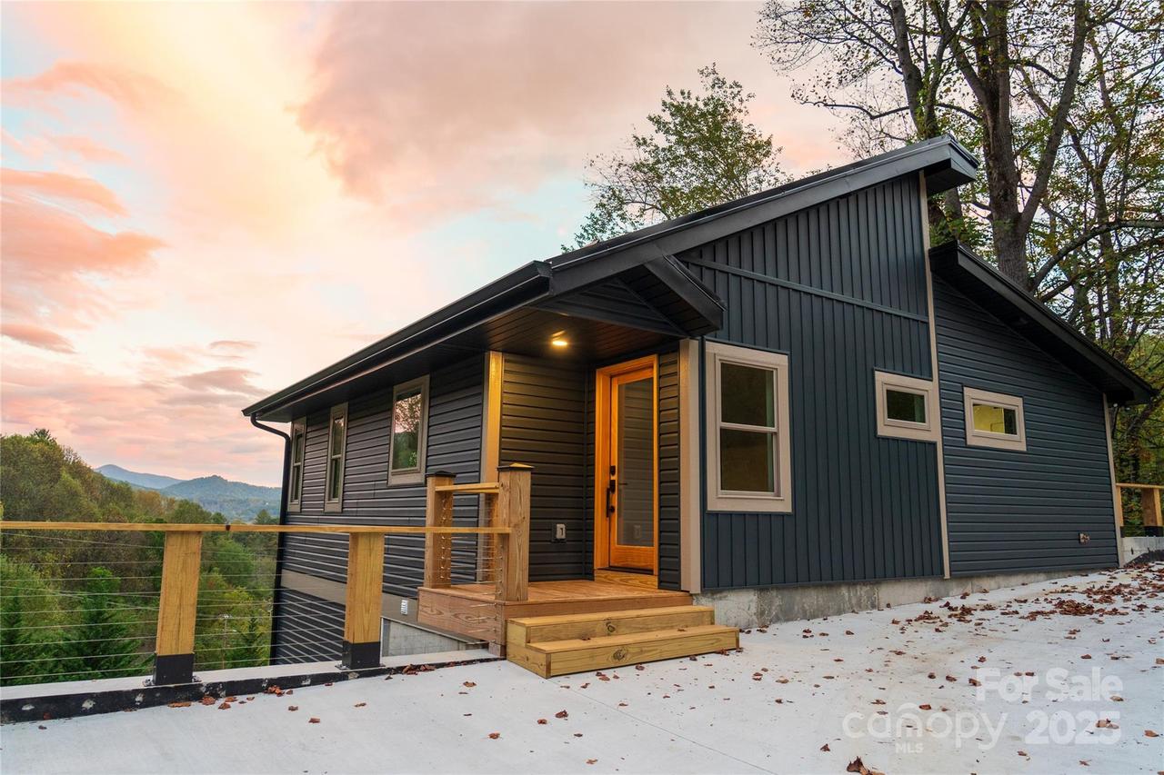 156 Burma Rd., Waynesville, NC 28786