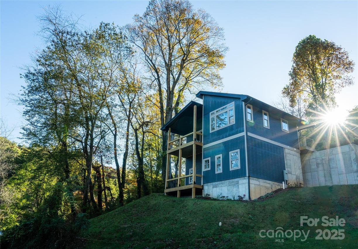 156 Burma Rd., Waynesville, NC 28786