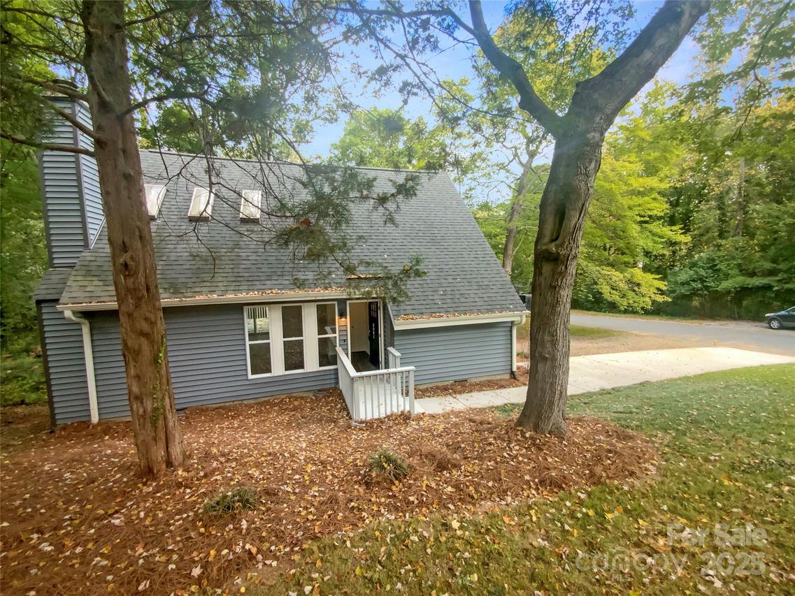 8001 Briardale Dr., Charlotte, NC 28212