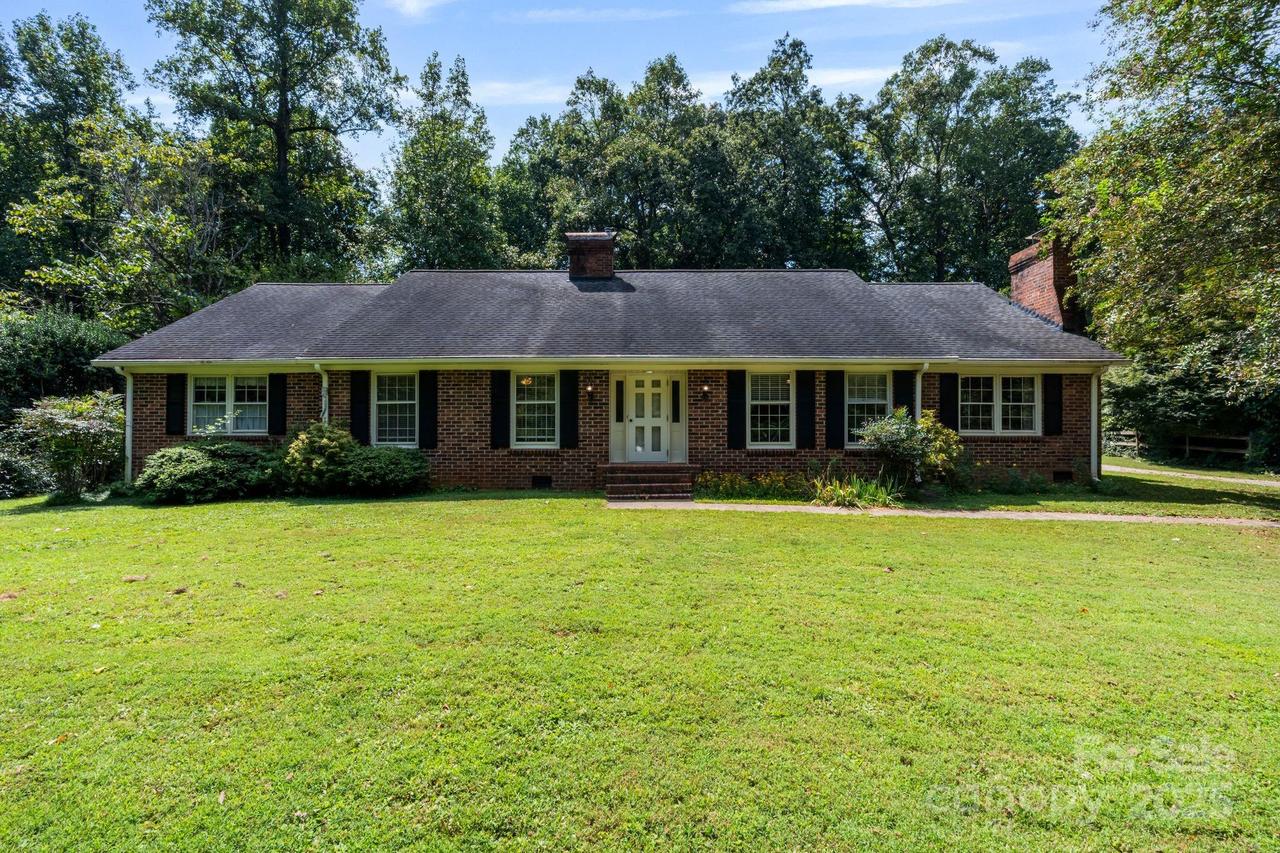 548 Lakenheath Ln., Matthews, NC 28105