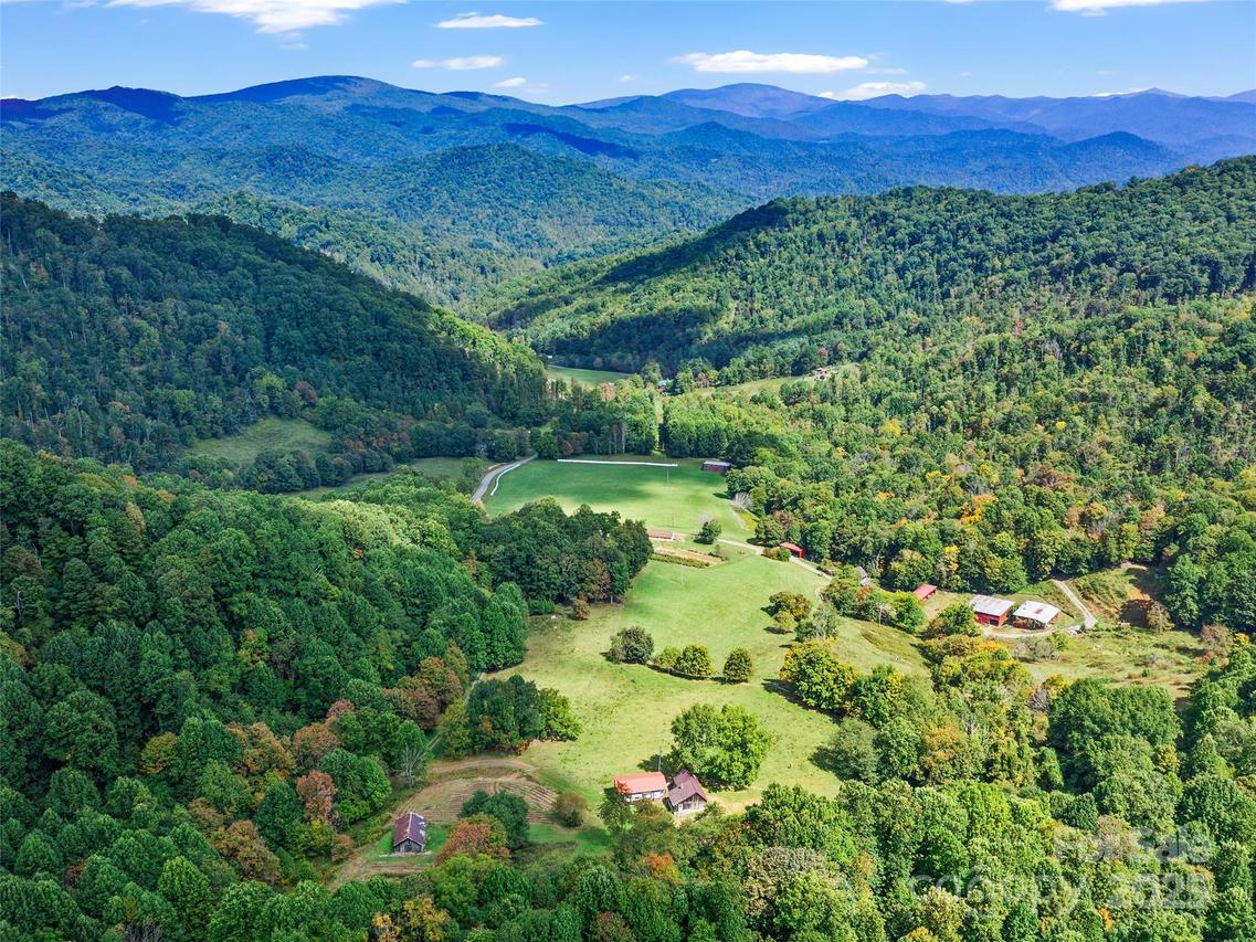 1099 Silas Branch Rd., Burnsville, NC 28714