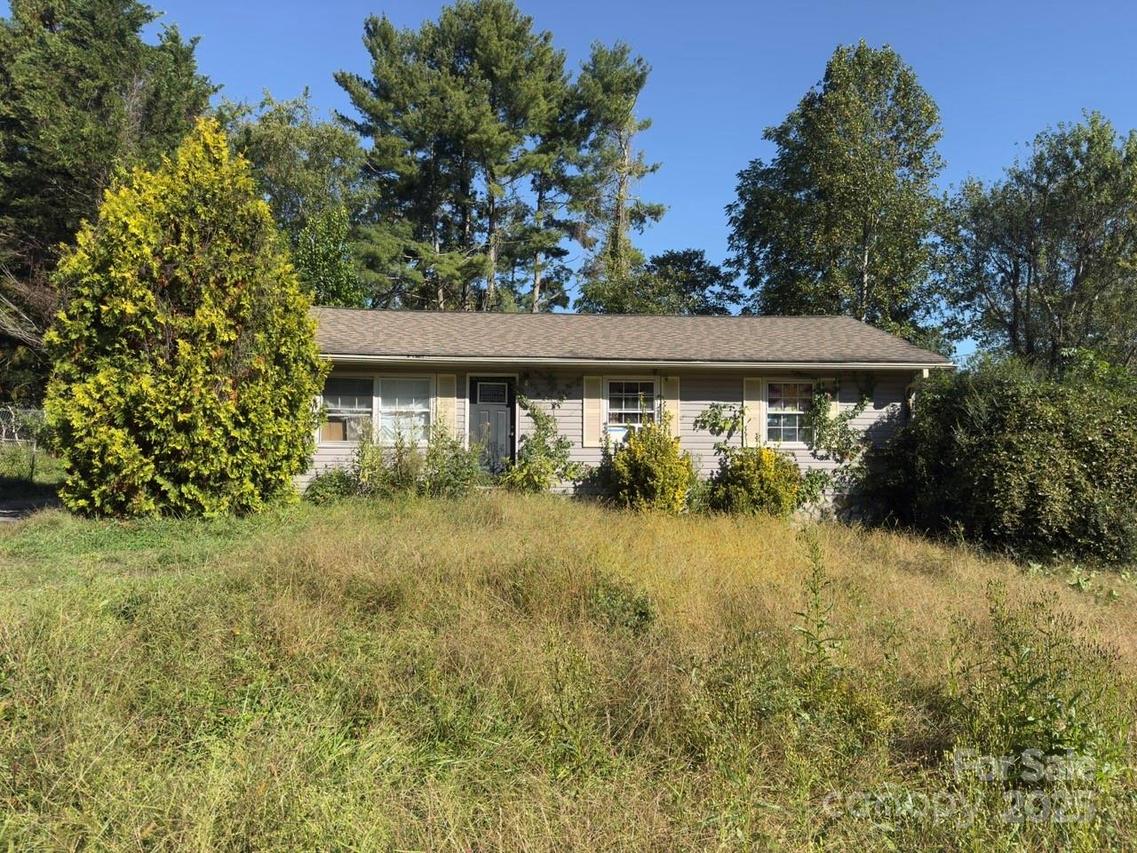 9 Somerset Rd., Arden, NC 28704