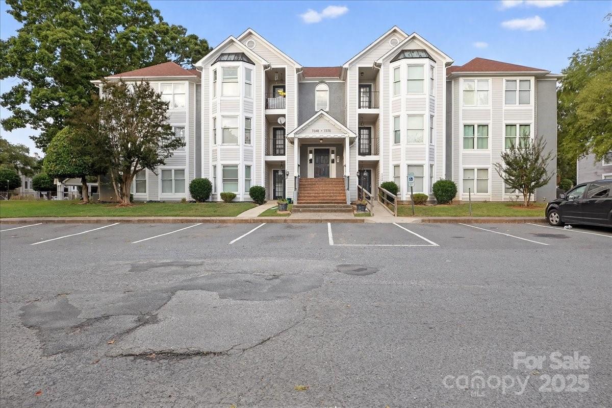 7348 Rose Terrace Ct., Charlotte, NC 28215