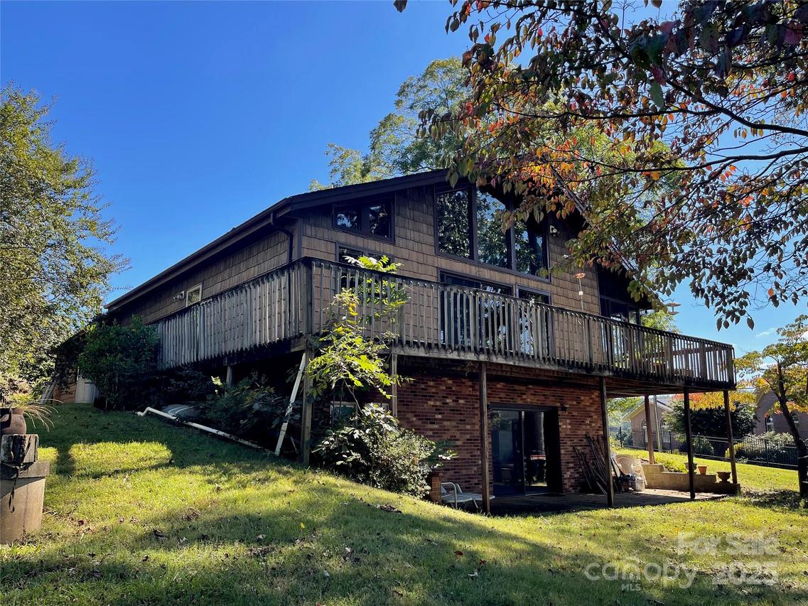 512 Twins Cove Rd., Taylorsville, NC 28681