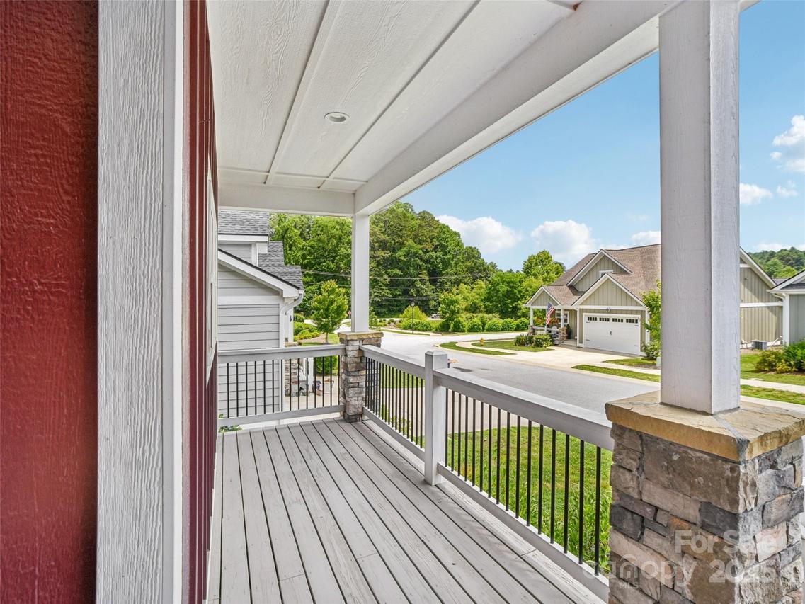 64 Leyland Cir., Hendersonville, NC 28792