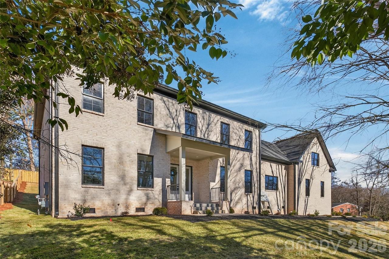 6811 Burlwood Rd., Charlotte, NC 28211