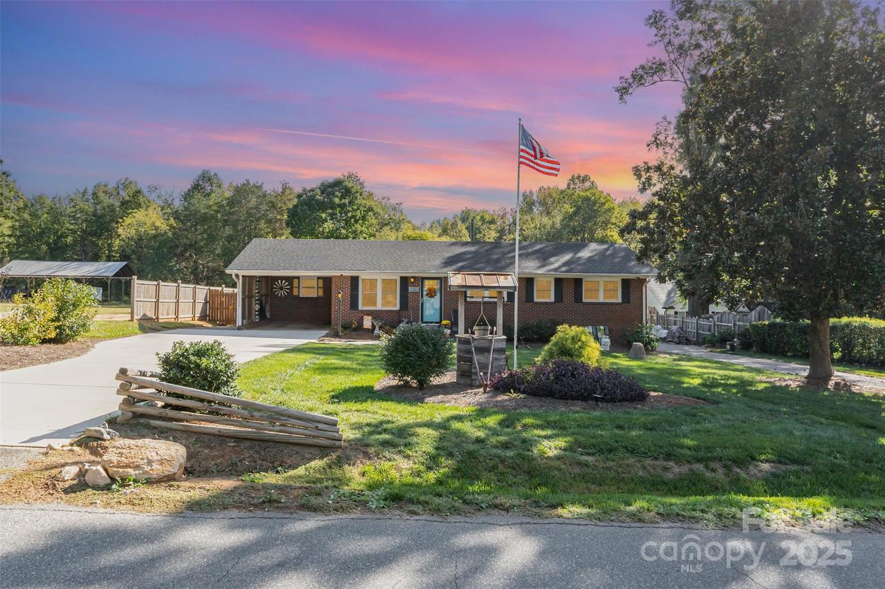 1693 Azalea Ave., Kannapolis, NC 28081