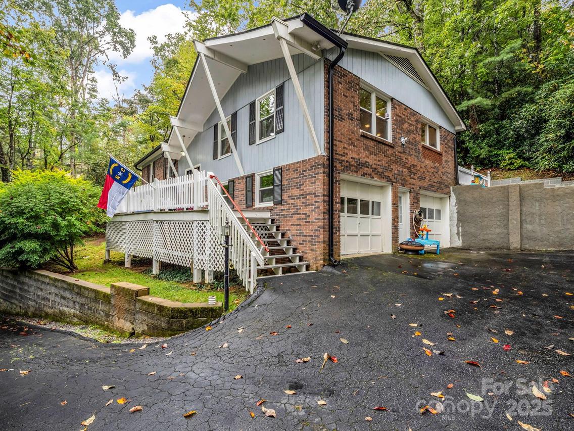 190 Long John Dr., Hendersonville, NC 28791