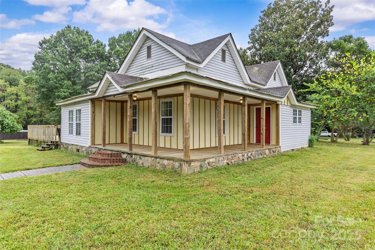 3824 Matthews Mint Hill Rd., Matthews, NC 28105