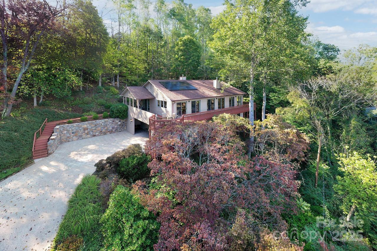 9 Sandon Cir., Asheville, NC 28804