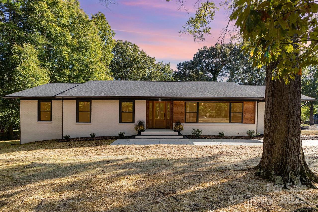 345 Kentberry Dr., Charlotte, NC 28214