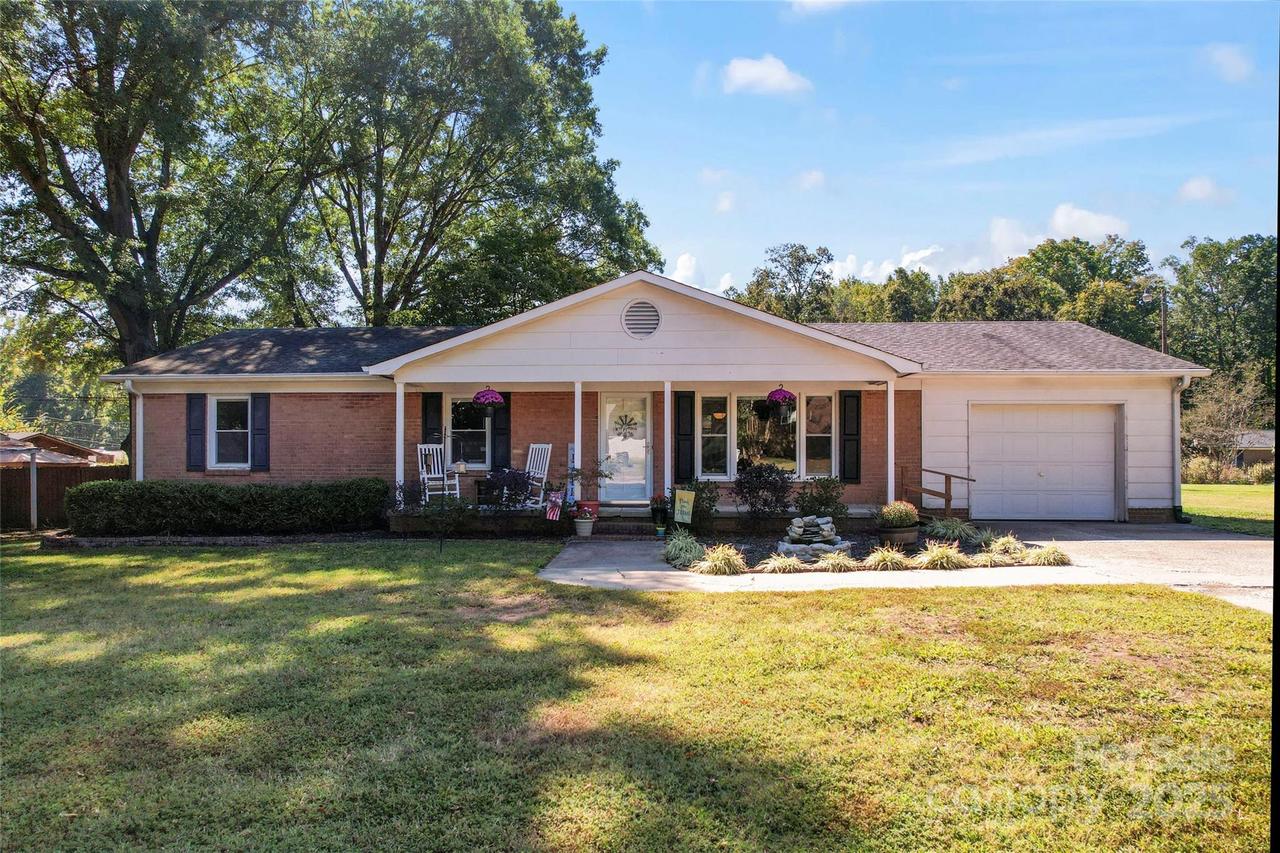 307 Meadowood Cir., Kannapolis, NC 28081