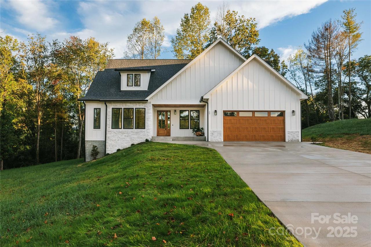 27 Baxter Woods Ln., Candler, NC 28715