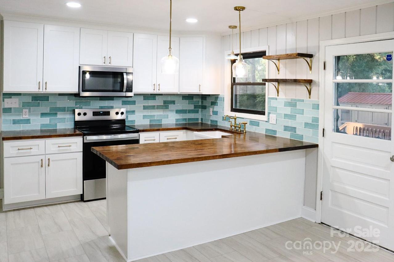 3950 Harrisburg Dr., Harrisburg, NC 28075