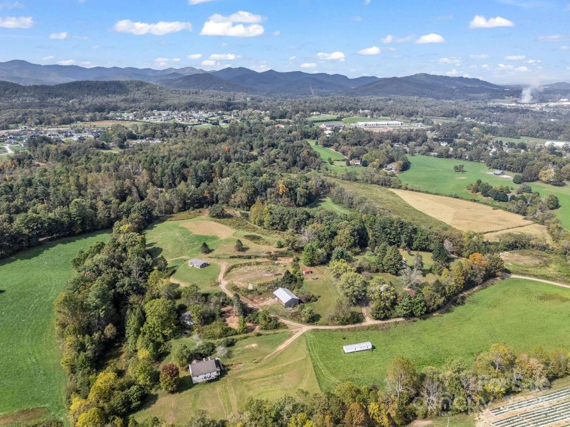 128 Cook Ln., Mills River, NC 28759