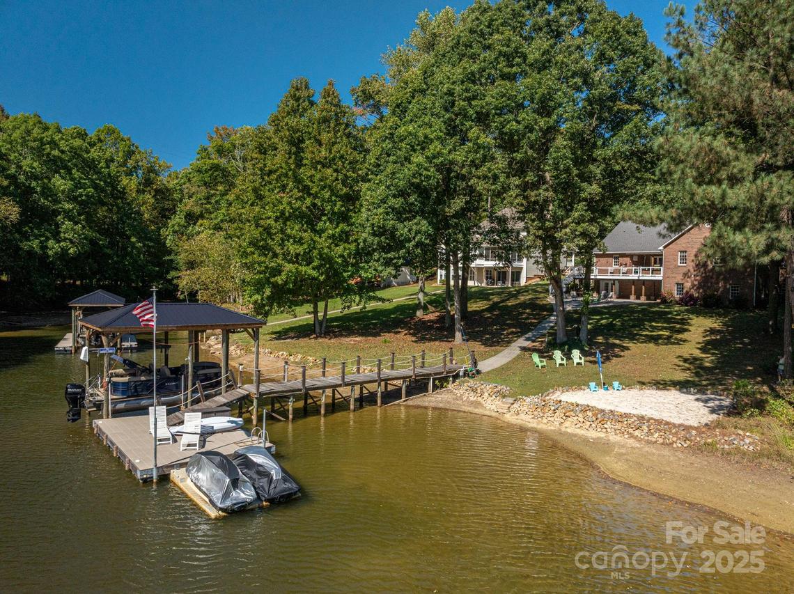 8369 Slate St., Terrell, NC 28682
