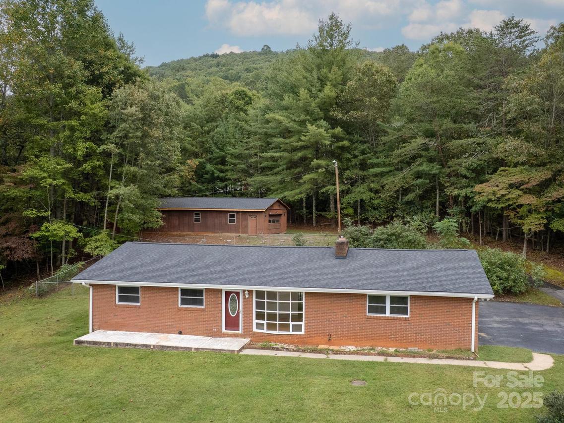 651 Case Cove Rd., Candler, NC 28715