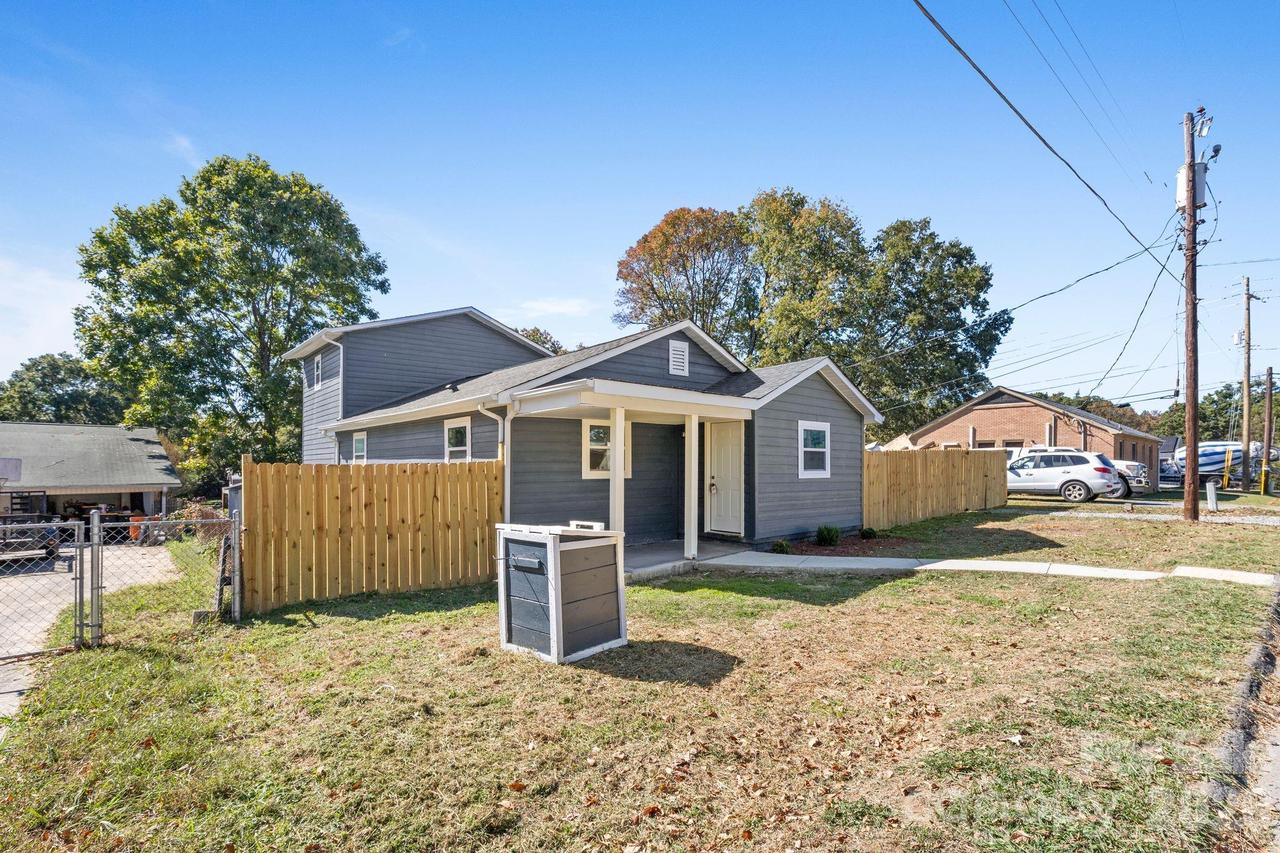 104 Crest St., Belmont, NC 28012