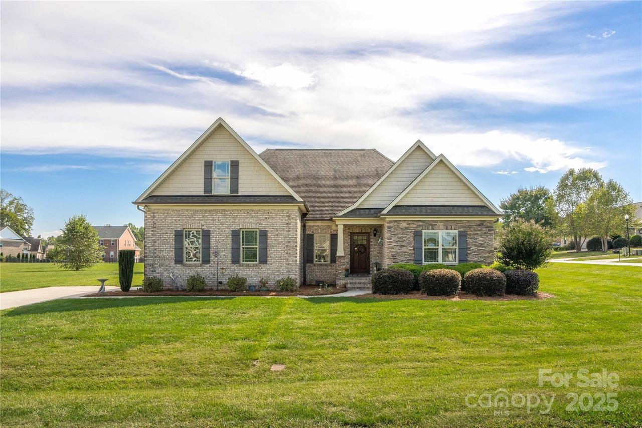 104 Wyatt Dr., Advance, NC 27006